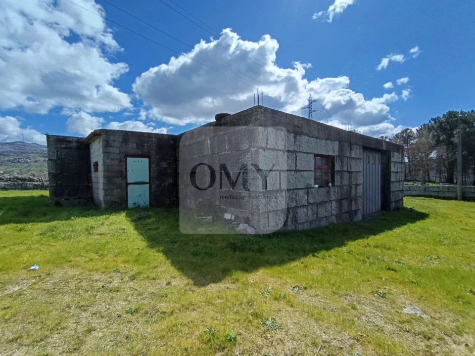 Armazém para Venda em Telões Foto 3