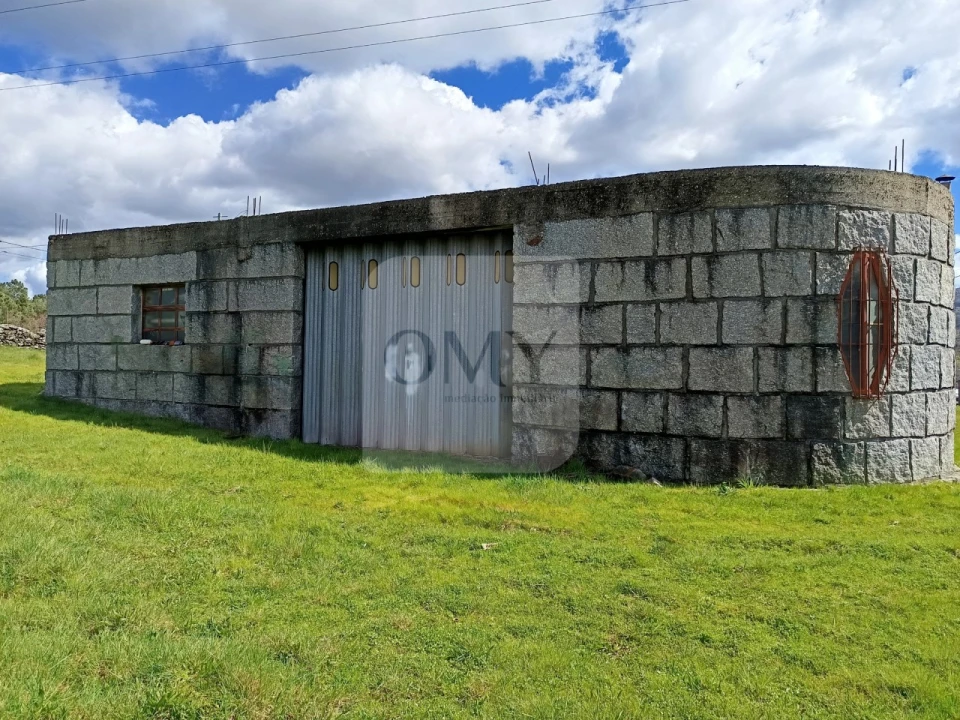 Armazém para Venda em Telões Foto 5