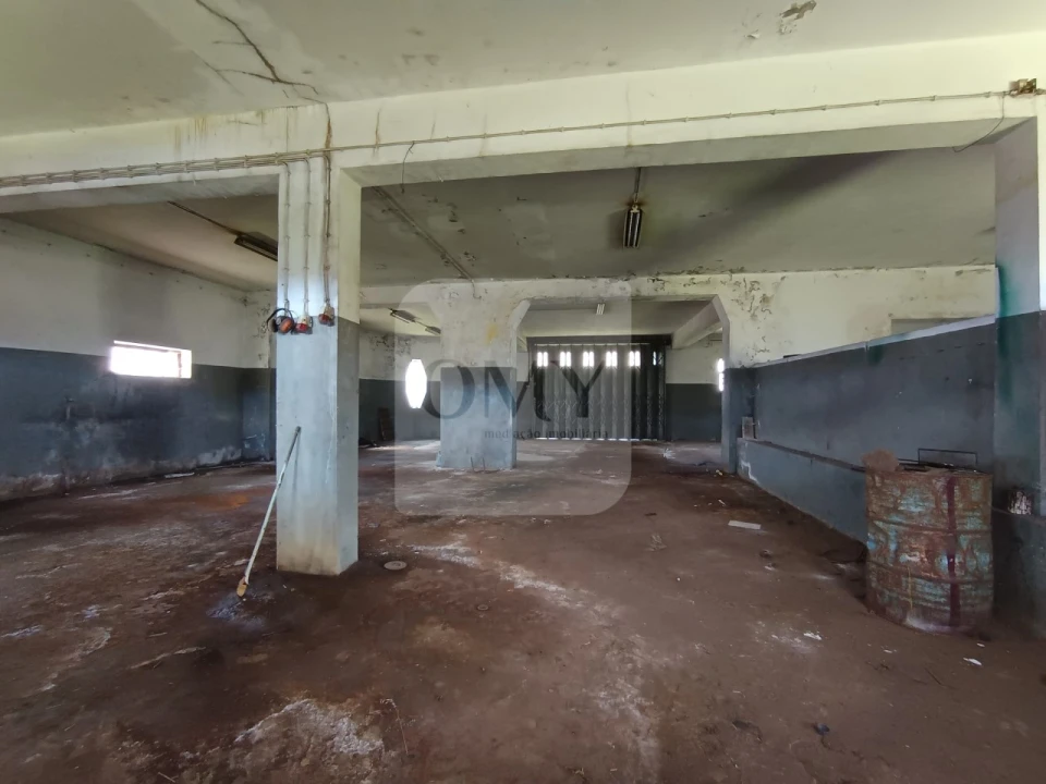 Armazém para Venda em Telões Foto 7