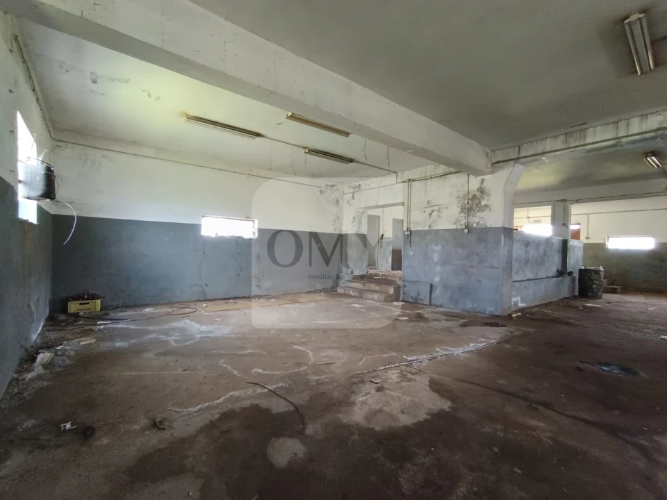 Armazém para Venda em Telões Foto 8