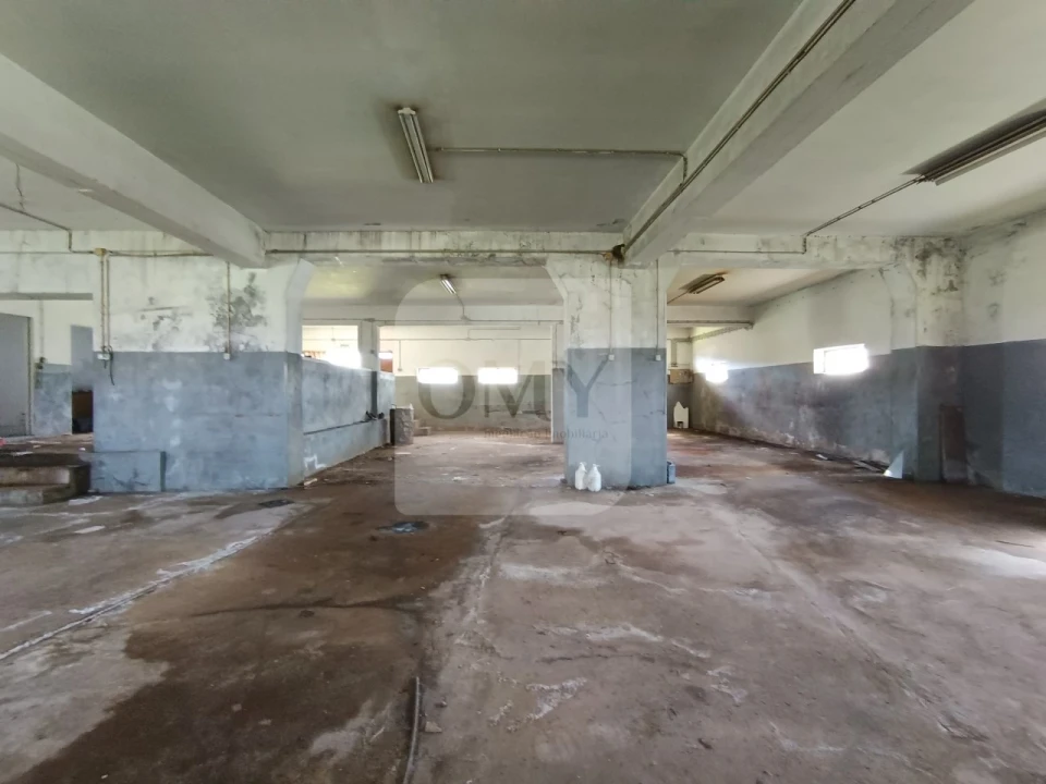 Armazém para Venda em Telões Foto 9