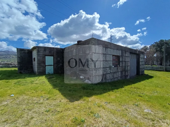 Armazém para Venda em Telões Foto 3