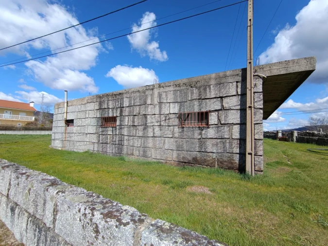 Armazém para Venda em Telões Foto 4