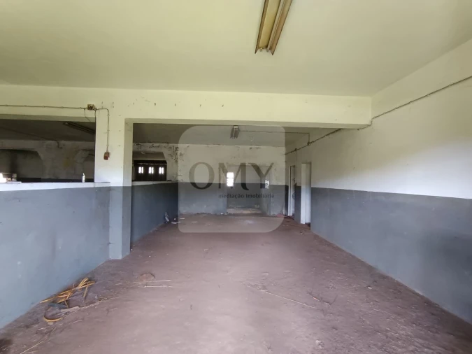 Armazém para Venda em Telões Foto 6