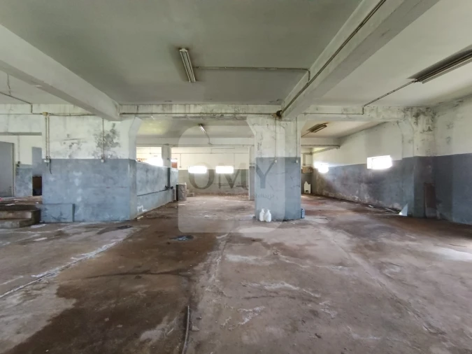 Armazém para Venda em Telões Foto 9