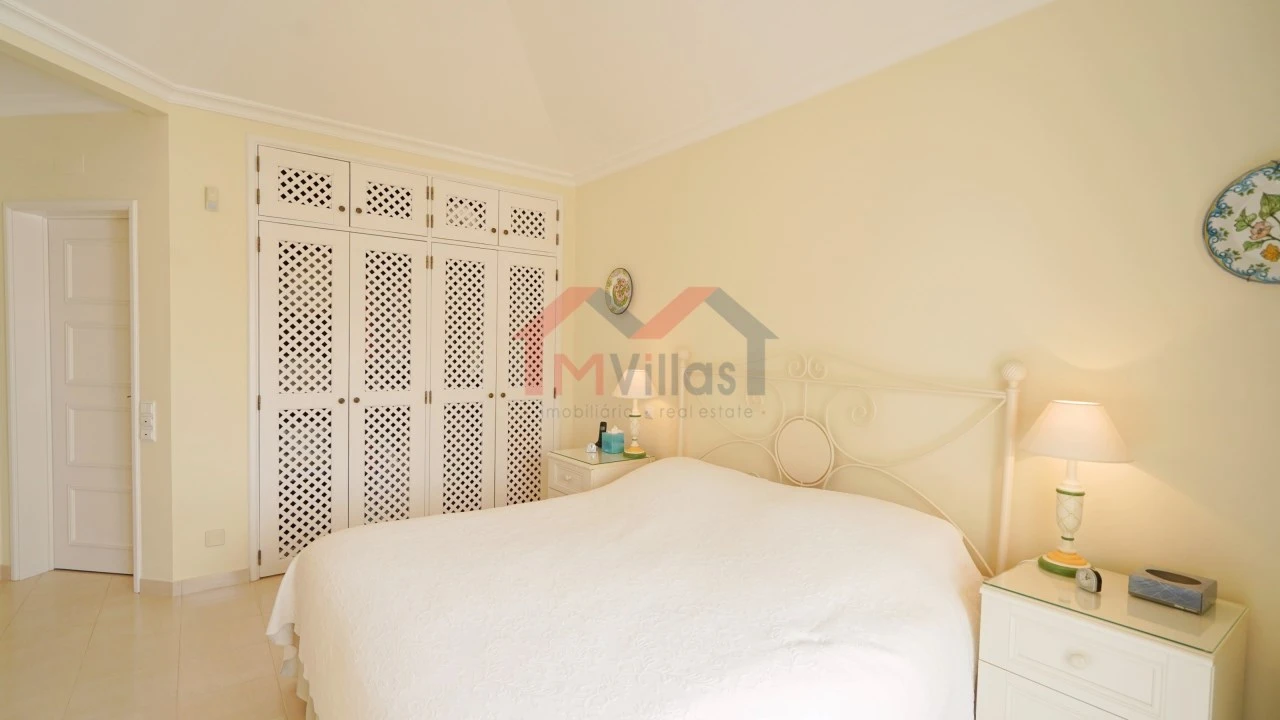 Apartamento T2 para Venda em Almancil Foto 8