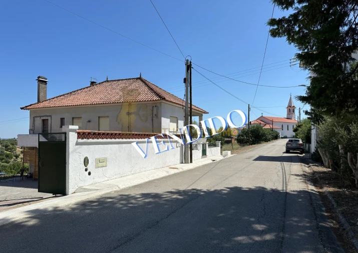 Moradia T4 para Venda em Torres Novas (São Pedro), Lapas e Ribeira Branca Foto 1