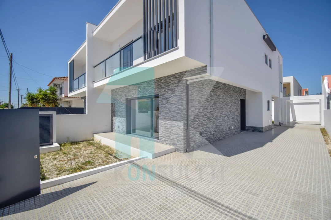 Moradia T3 para Venda em Fernao Ferro Foto 1