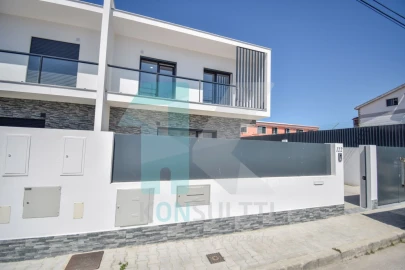 Moradia T3 para Venda em Fernao Ferro