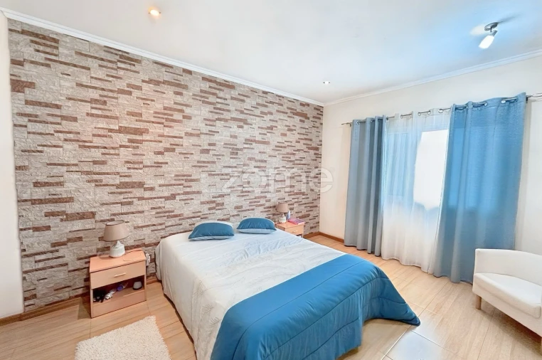 Moradia T4 para Venda em Vila do Porto Foto 11