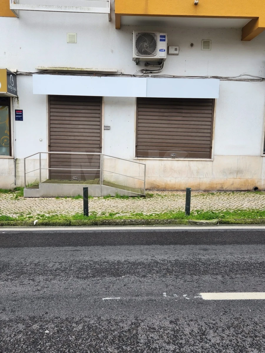 Loja para Venda em Queluz e Belas