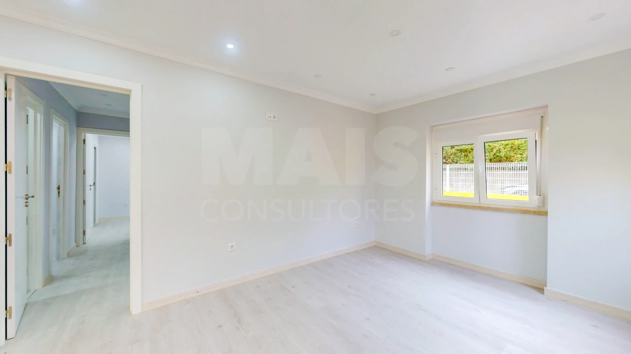 Moradia T3 para Venda em Ramada e Caneças Foto 9