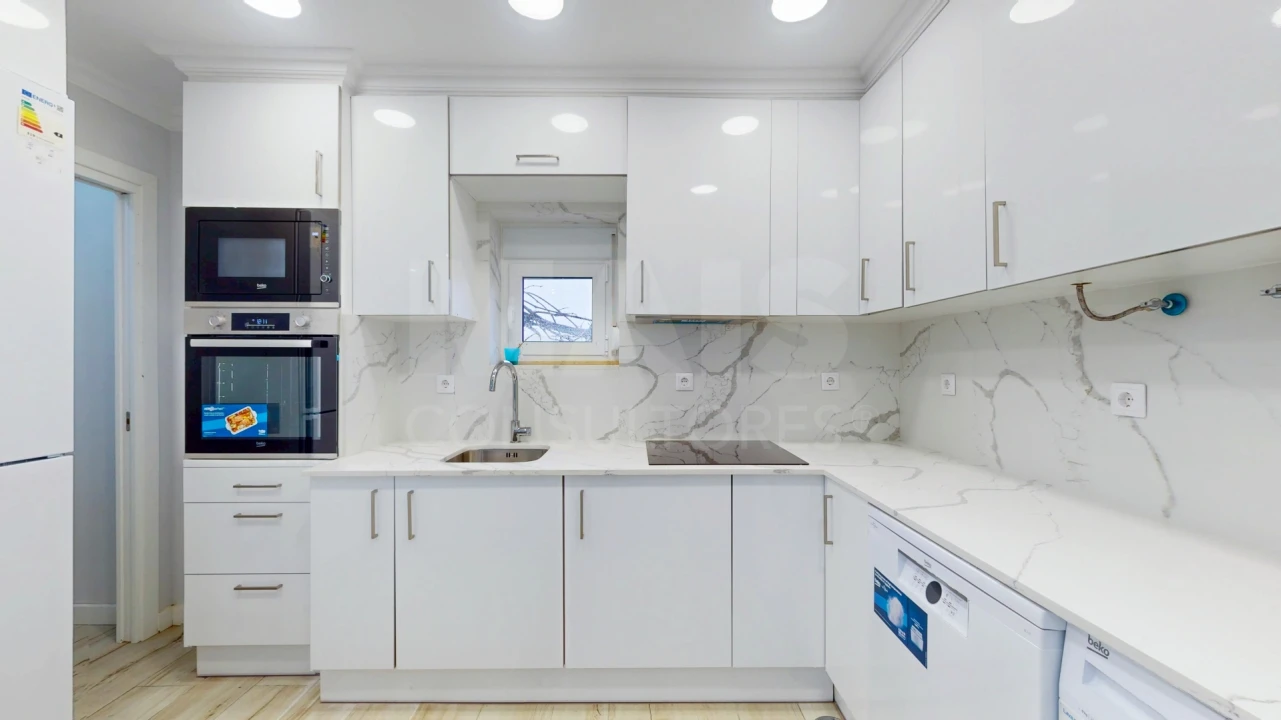 Moradia T3 para Venda em Ramada e Caneças Foto 3