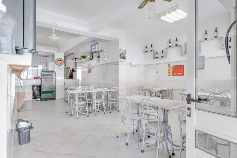 Loja para Venda em Póvoa de Santo Adrião e Olival Basto Foto 8