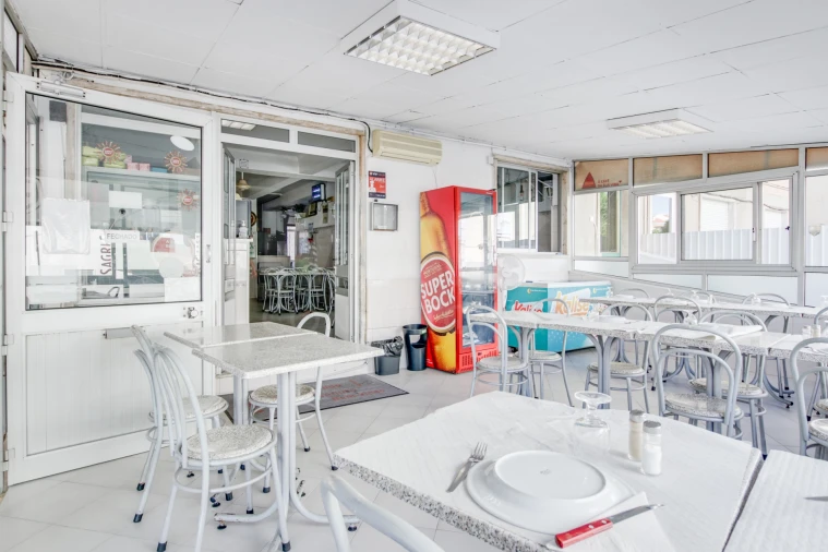 Loja para Venda em Póvoa de Santo Adrião e Olival Basto Foto 7