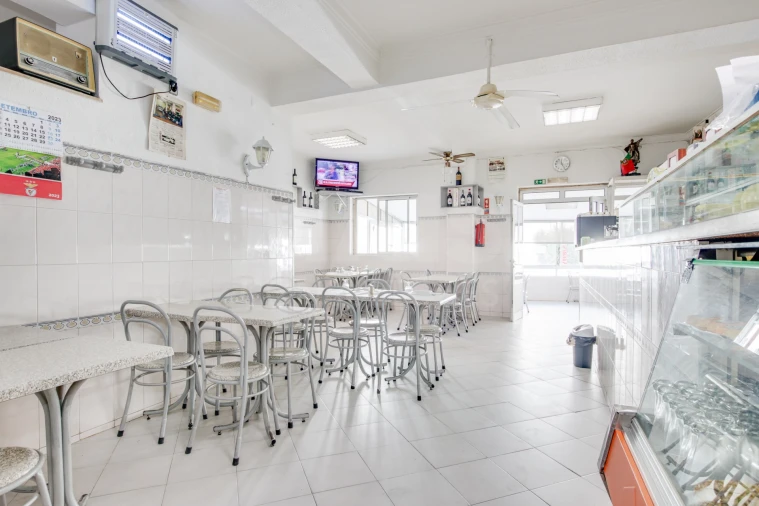 Loja para Venda em Póvoa de Santo Adrião e Olival Basto Foto 11