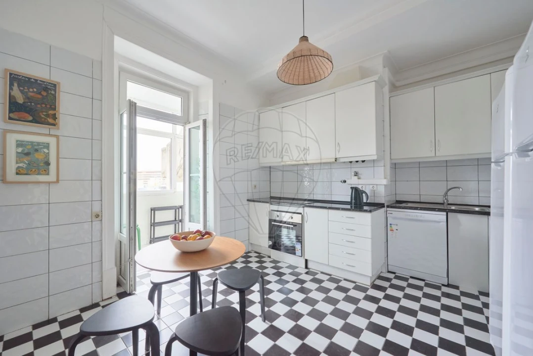 Apartamento T8 para Venda em Avenidas Novas Foto 9