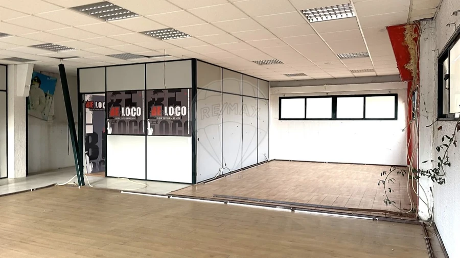 Armazém para Venda em Escapães Foto 24