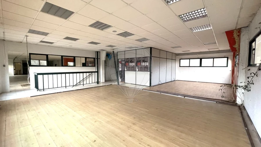 Armazém para Venda em Escapães Foto 23