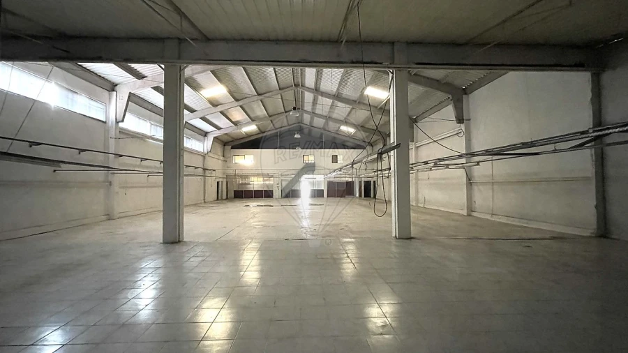 Armazém para Venda em Escapães Foto 9