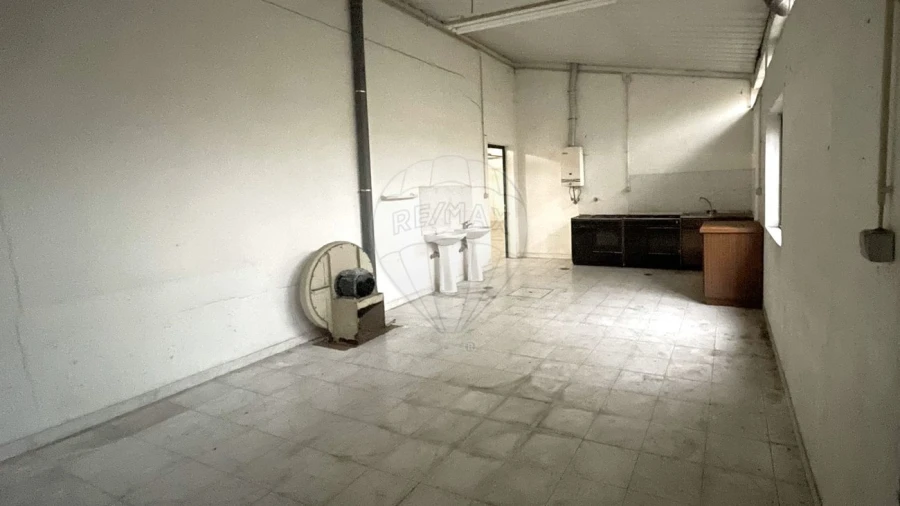 Armazém para Venda em Escapães Foto 10