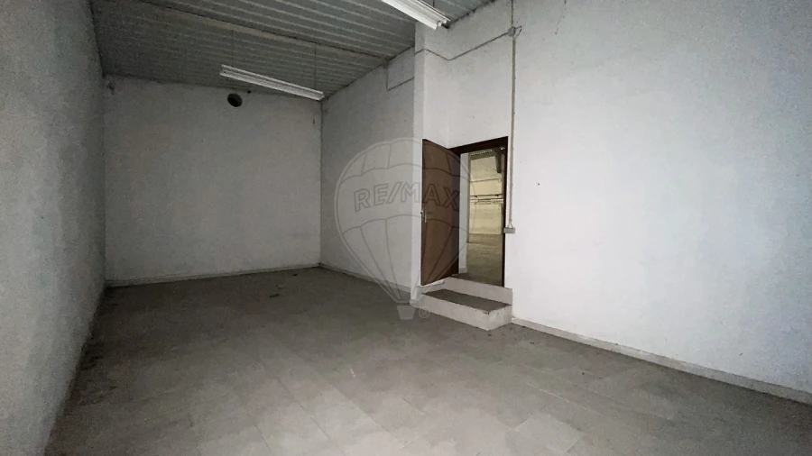 Armazém para Venda em Escapães Foto 14