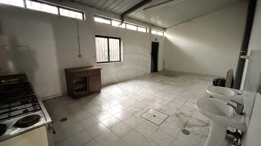 Armazém para Venda em Escapães Foto 11