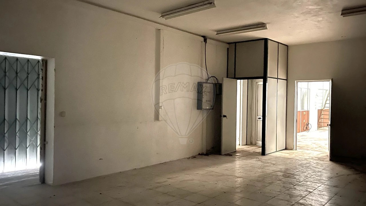Armazém para Venda em Escapães Foto 16