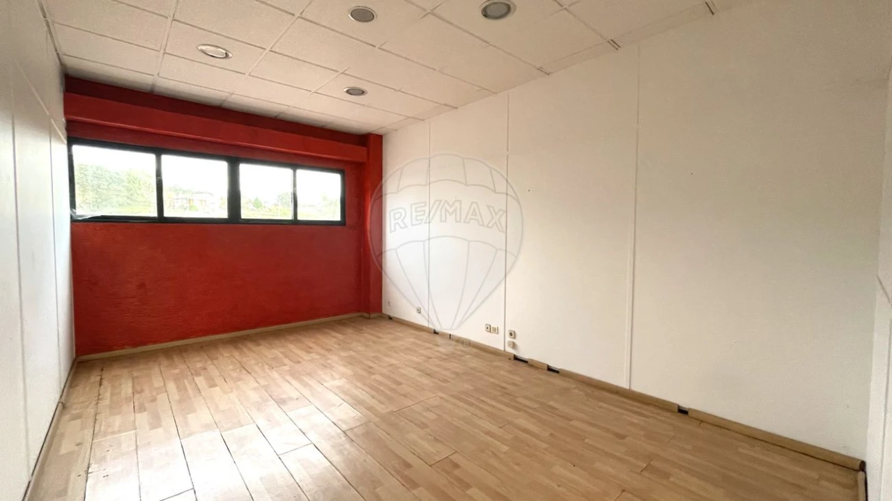 Armazém para Venda em Escapães Foto 29