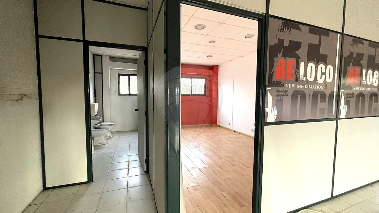 Armazém para Venda em Escapães Foto 22