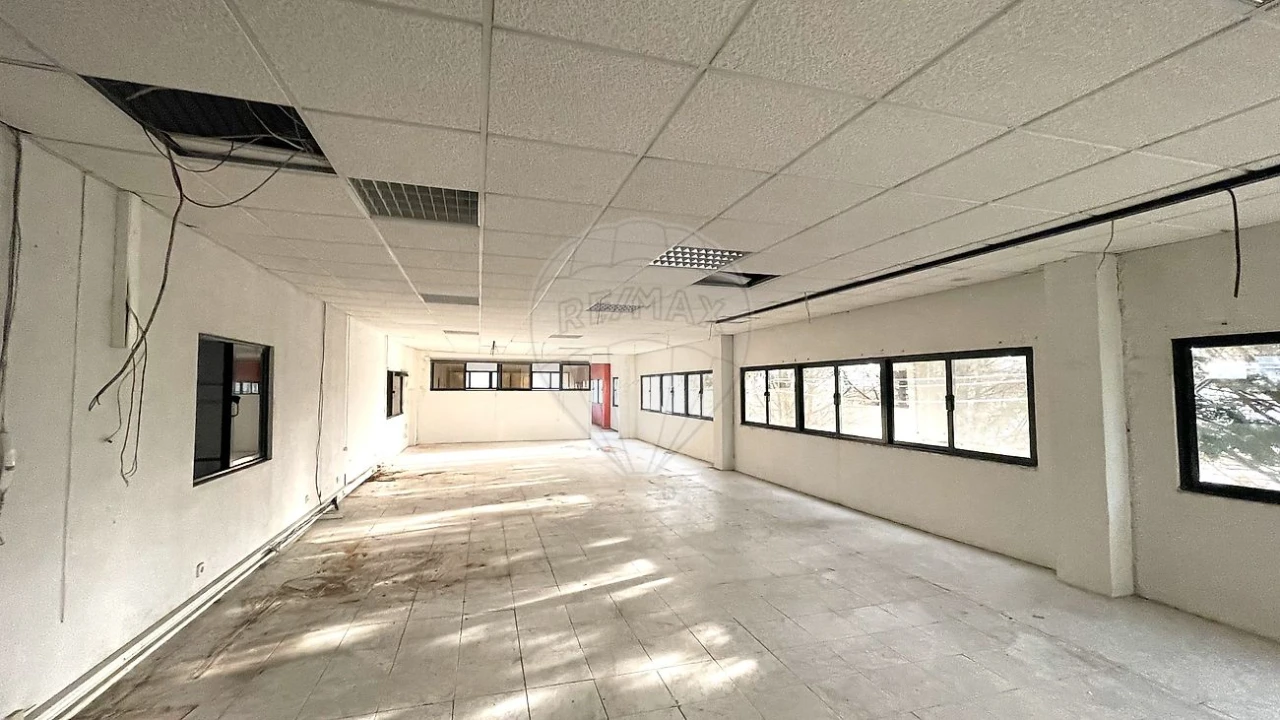 Armazém para Venda em Escapães Foto 25