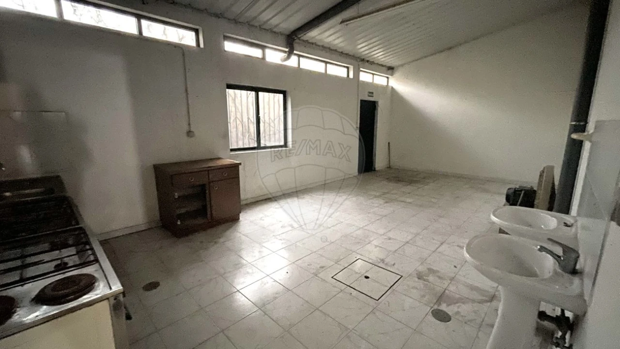 Armazém para Venda em Escapães Foto 11