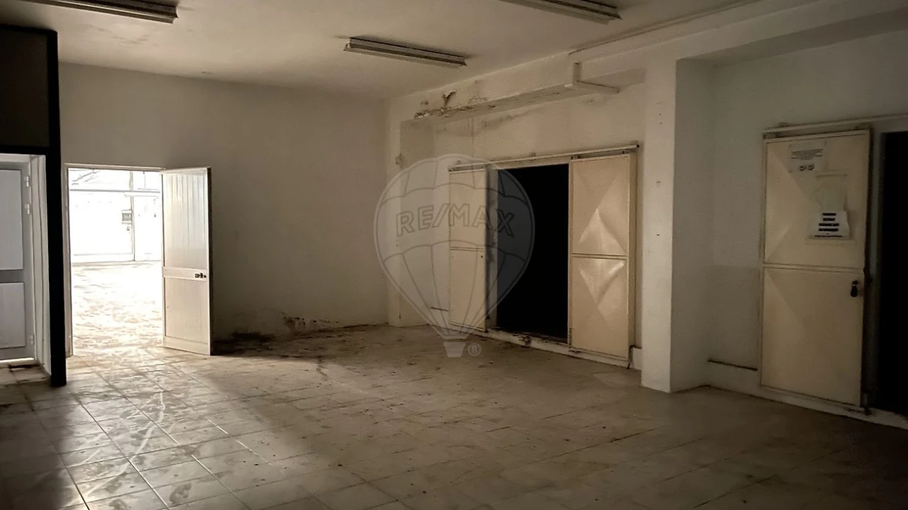 Armazém para Venda em Escapães Foto 17