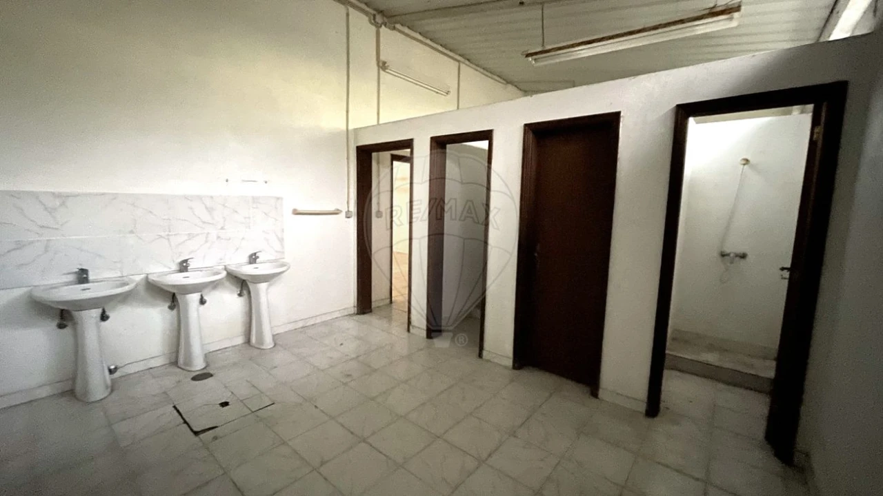 Armazém para Venda em Escapães Foto 12