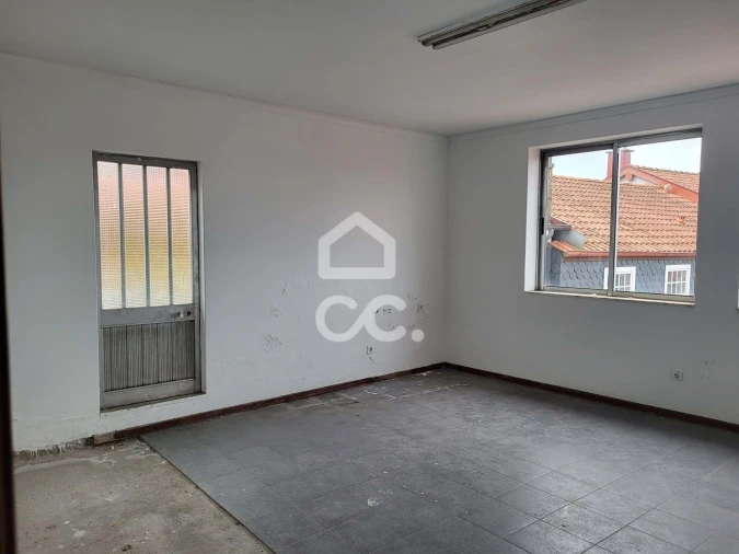 Escritório para Arrendamento em Oliveira, São Paio e São Sebastião Foto 2