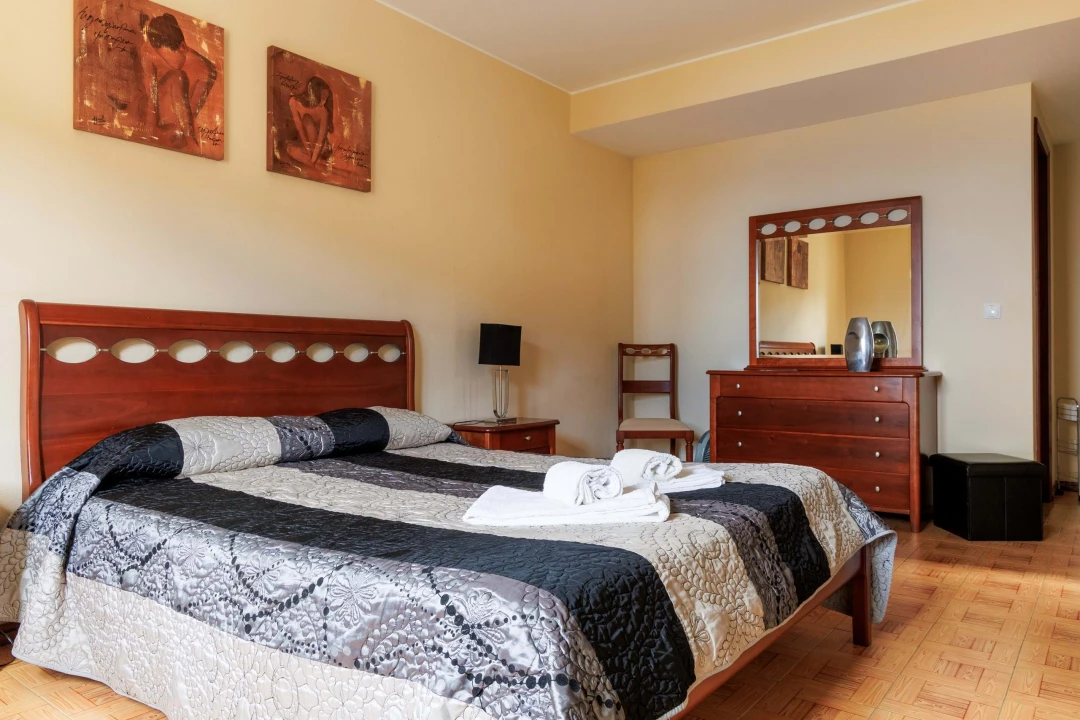 Moradia T7 para Venda em Ponta Garça Foto 14