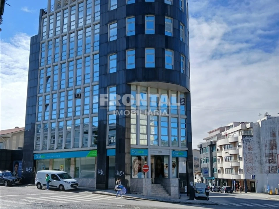 Loja para Arrendamento em Gondomar (São Cosme), Valbom e Jovim Foto 1