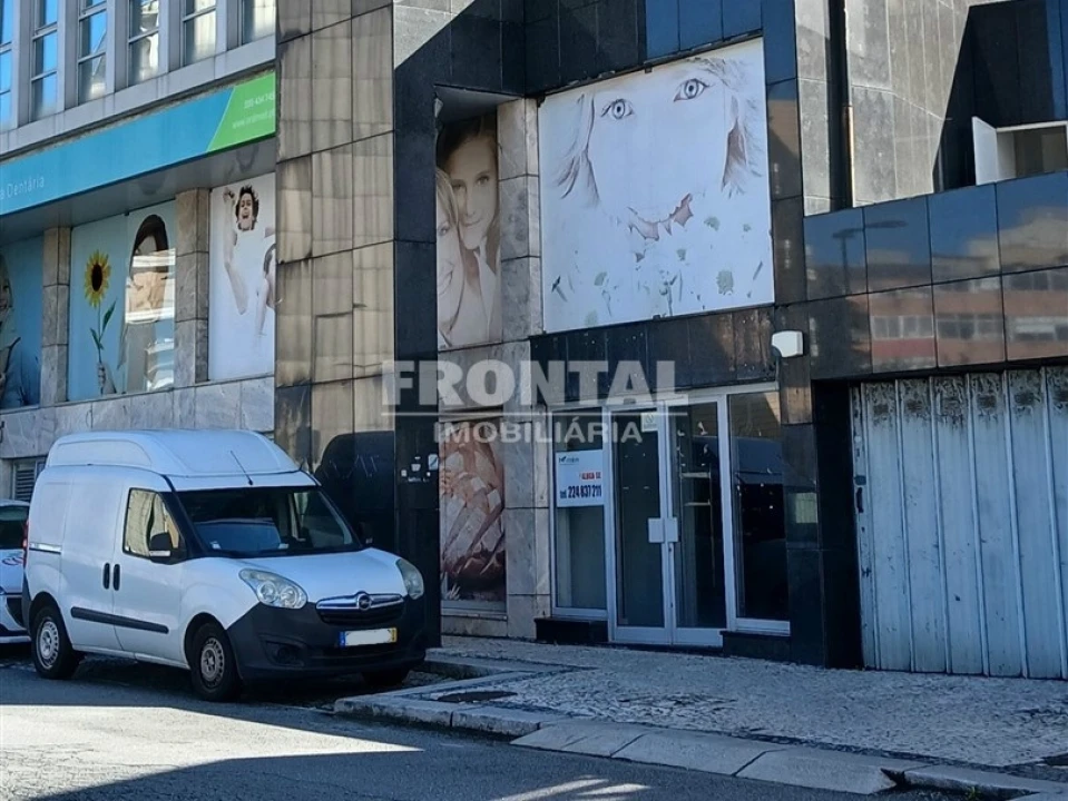 Loja para Arrendamento em Gondomar (São Cosme), Valbom e Jovim Foto 3