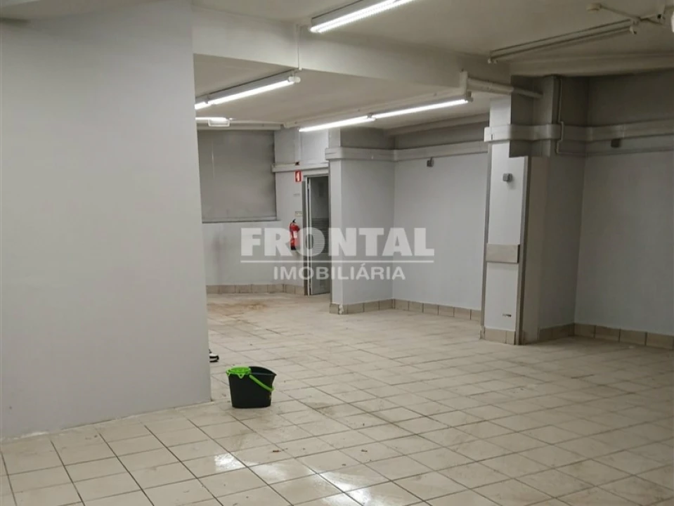 Loja para Arrendamento em Gondomar (São Cosme), Valbom e Jovim Foto 5