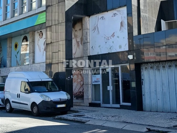 Loja para Arrendamento em Gondomar (São Cosme), Valbom e Jovim Foto 3