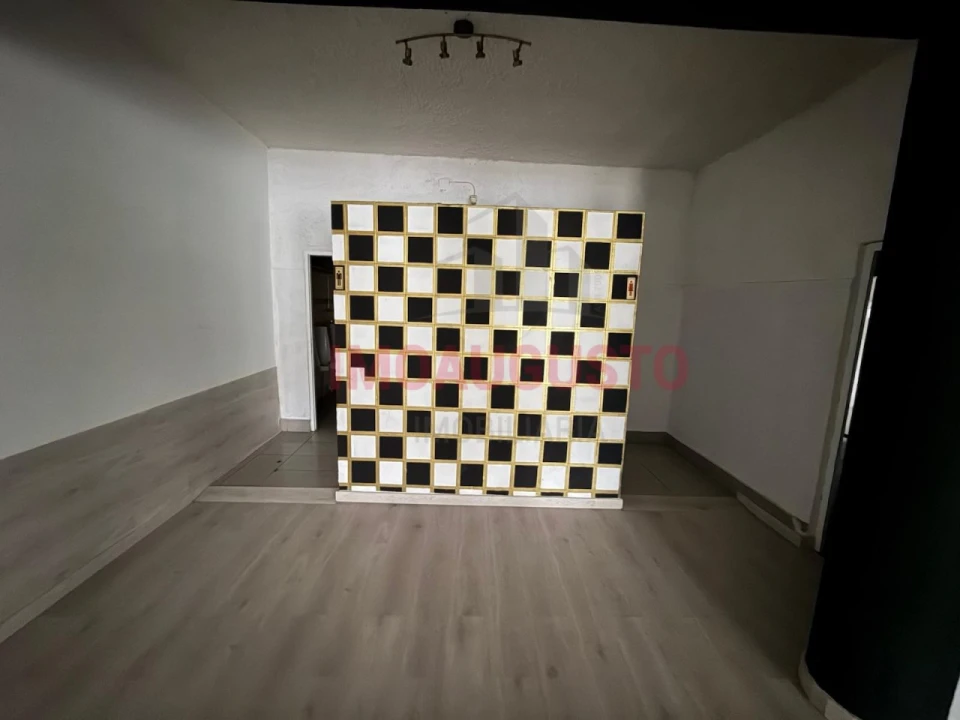 Loja para Venda em Lajeosa do Mondego Foto 8