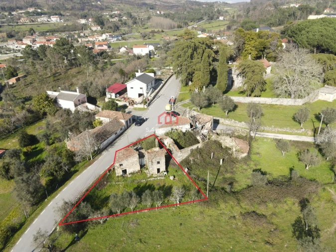 Moradia T0 para Venda em Santiago de Cassurrães e Póvoa de Cervães Foto 1
