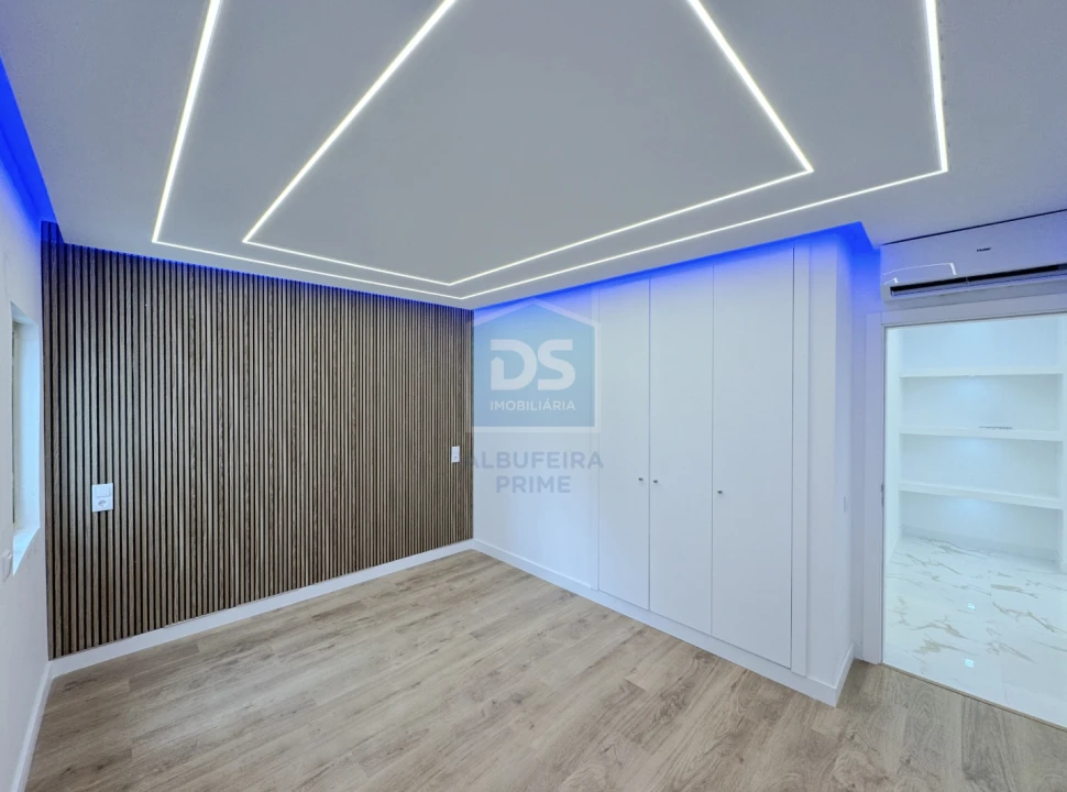 Apartamento T2 para Venda em Quarteira Foto 32