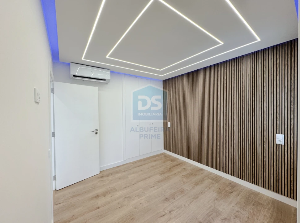 Apartamento T2 para Venda em Quarteira Foto 26