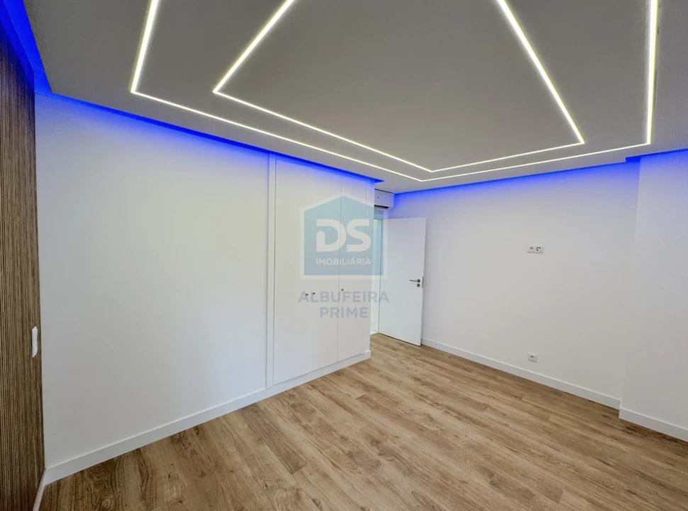 Apartamento T2 para Venda em Quarteira Foto 28