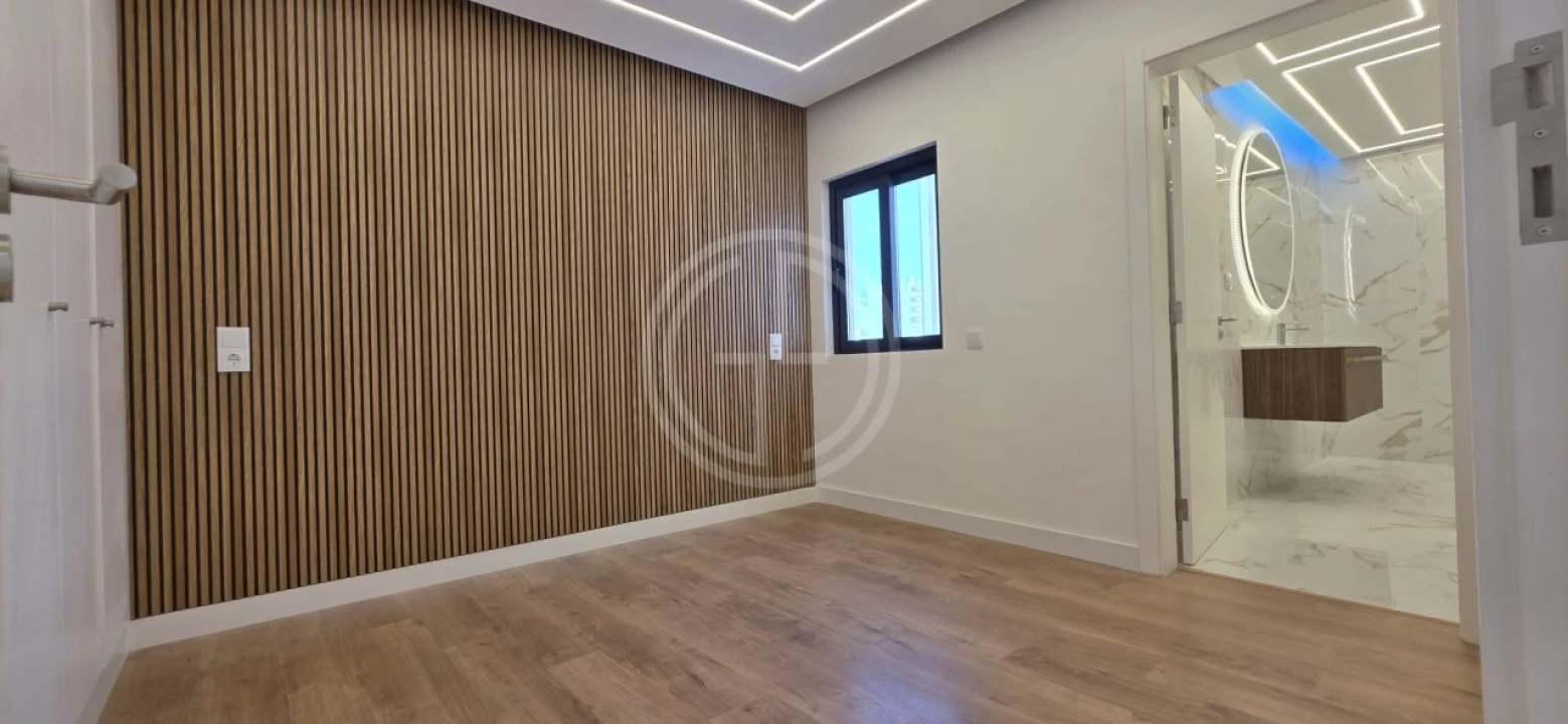 Apartamento T2 para Venda em Quarteira Foto 4
