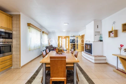 Moradia T4 para Venda em Maceira