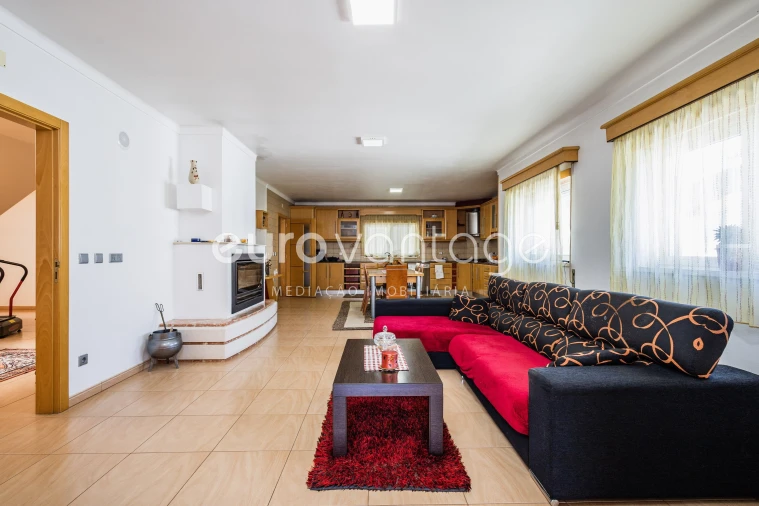 Moradia T4 para Venda em Maceira Foto 16