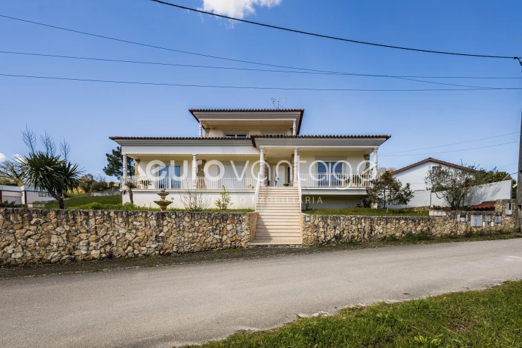 Moradia T4 para Venda em Maceira Foto 2