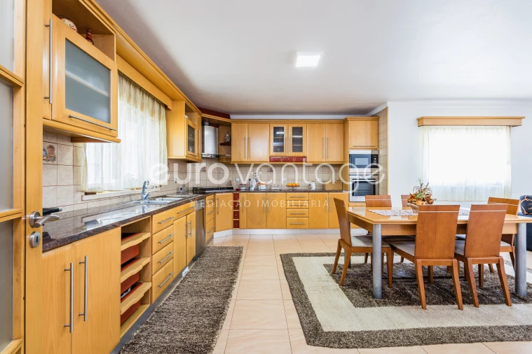 Moradia T4 para Venda em Maceira Foto 9